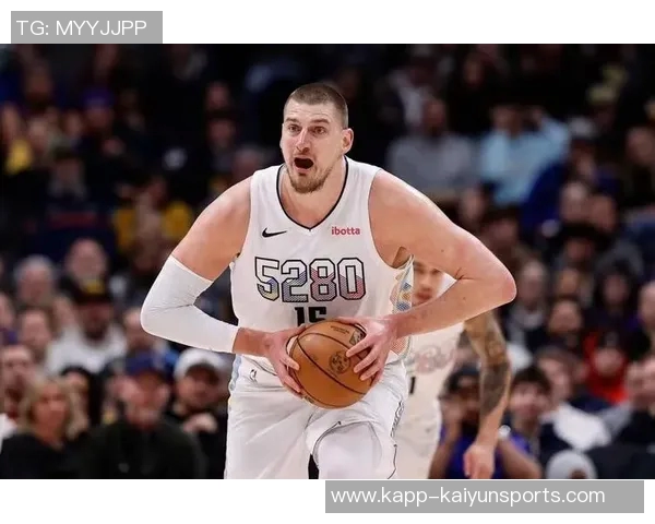 约基奇半场表现平平得分不高失误增多需加强与队友配合