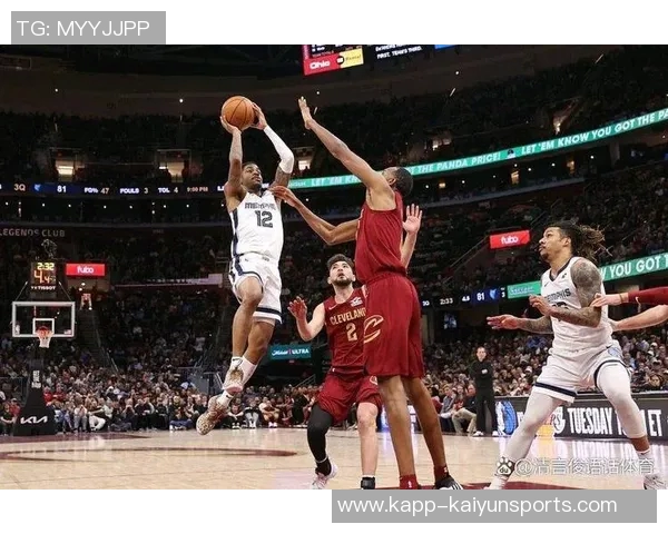 攻防兼备的双星表现莫布里20分6板5助阿伦19分12板助力球队胜利